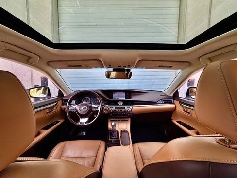 Used 2016 Lexus ES 350 w/ Luxury Package w/Wood Trim image 13