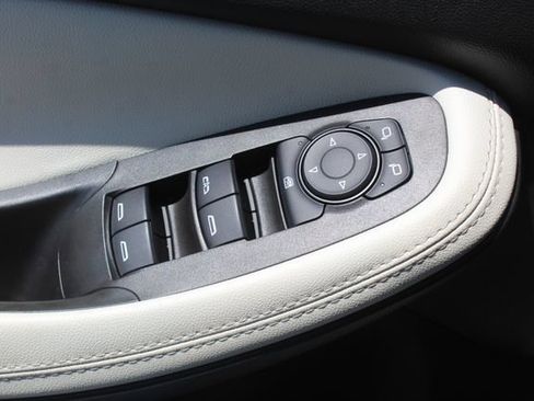 Used 2022 Buick Encore GX Select AWD/4WD image 35