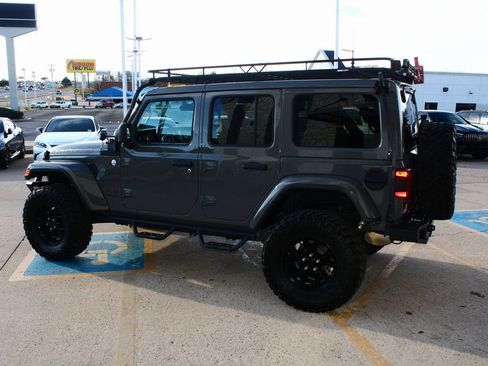 Used 2018 Jeep Wrangler Unlimited Sahara w/ Quick Order Package 24M Moab image 10