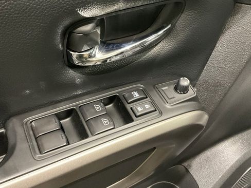 Used 2024 Nissan Titan SV w/ SV Bronze Edition Package image 7