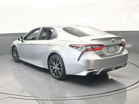 Used 2024 Toyota Camry SE w/ Convenience Package FWD image 4