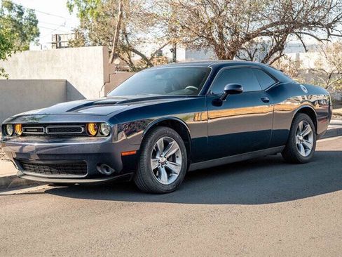 Used 2016 Dodge Challenger SXT RWD image 1