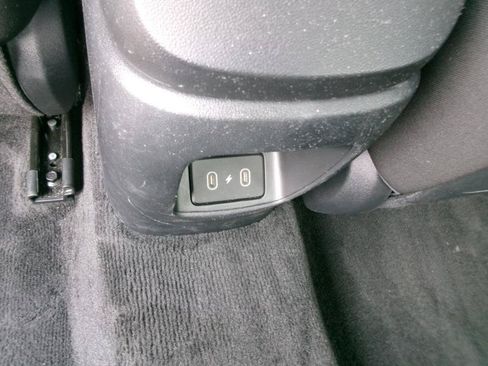 Used 2025 Hyundai Elantra SEL FWD image 11