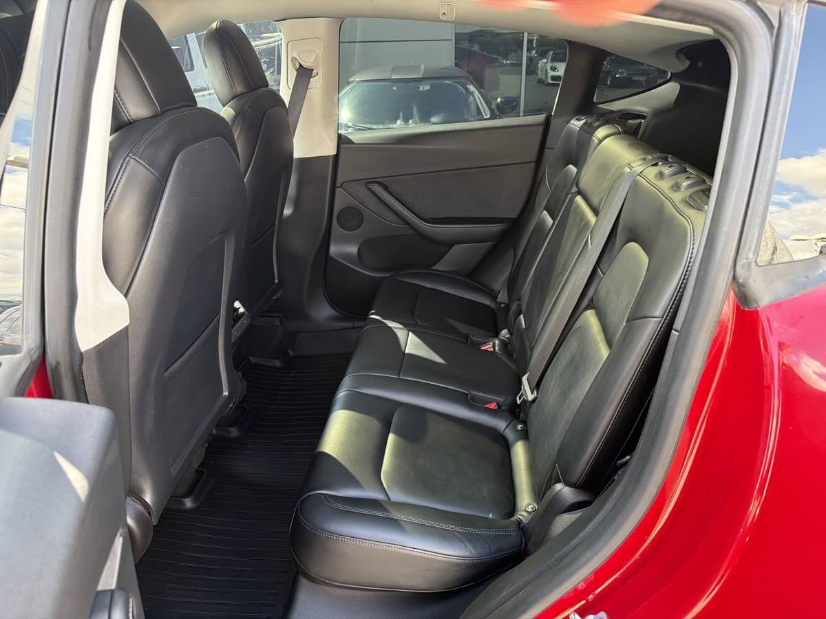 Used 2022 Tesla Model Y Long Range AWD/4WD image 18