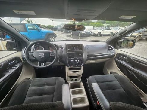Used 2016 Dodge Grand Caravan SE FWD image 16