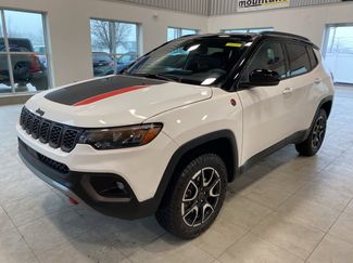 Used 2025 Jeep Compass Trailhawk video 1