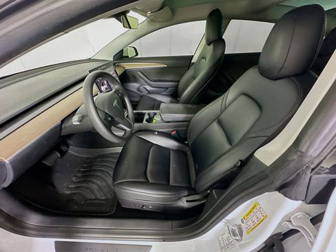 Used 2023 Tesla Model 3 Standard Range image 13