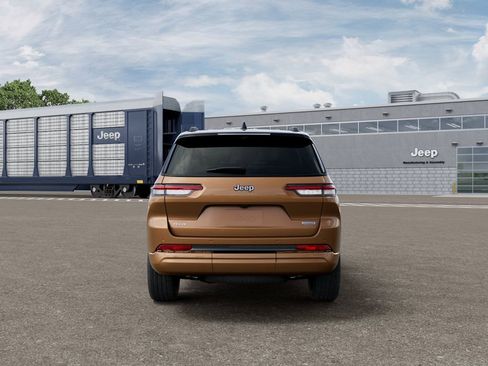 New 2026 Jeep Grand Cherokee L Summit AWD/4WD image 7