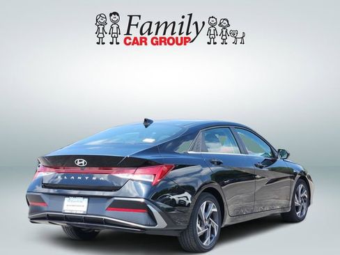 Used 2025 Hyundai Elantra SEL FWD image 4