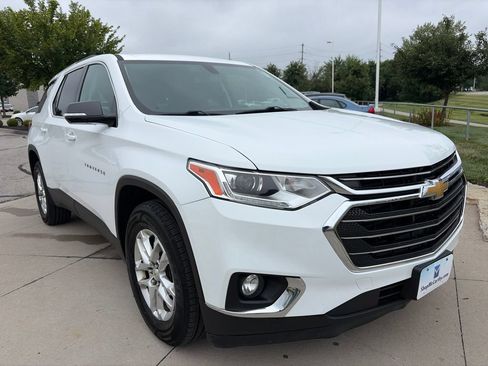 Used 2018 Chevrolet Traverse LT AWD/4WD image 2