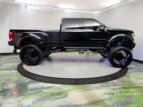Used 2022 Ford F450 Platinum w/ FX4 Off-Road Package AWD/4WD image 4