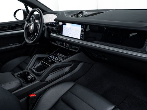New 2025 Porsche Cayenne E-Hybrid image 16