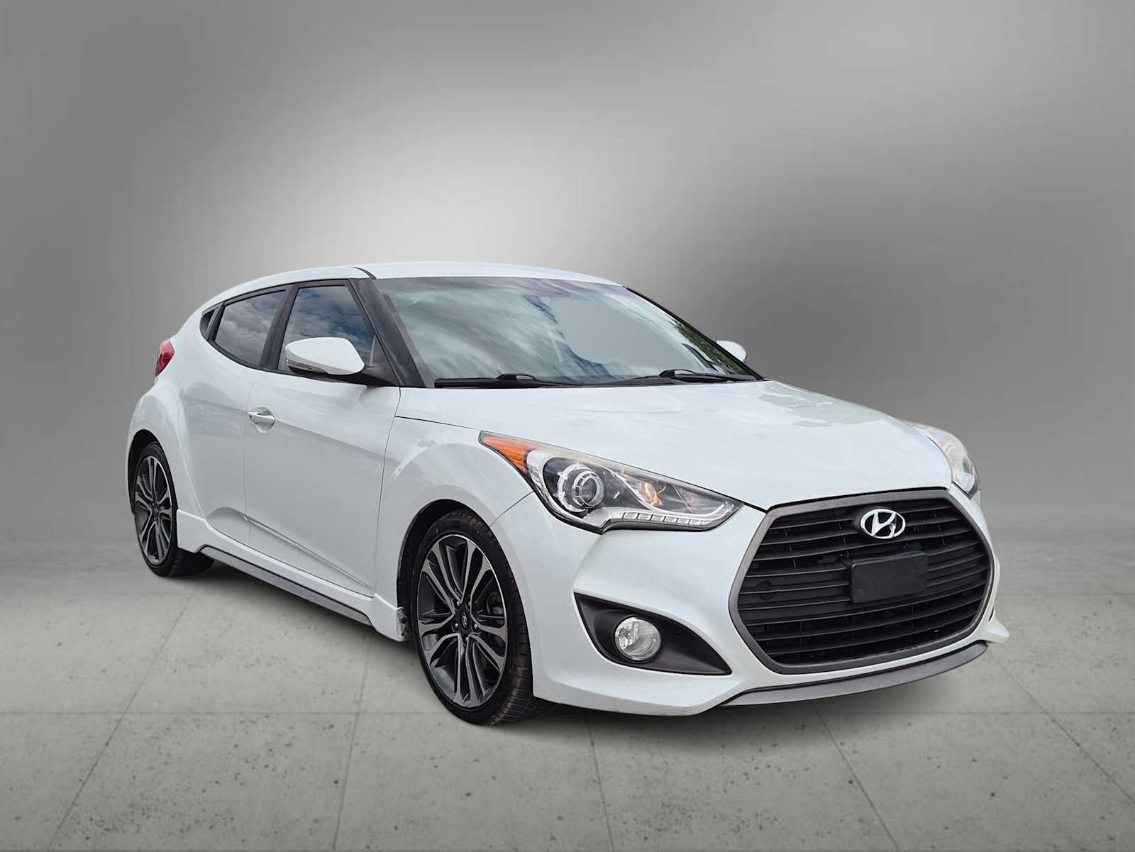 Used 2016 Hyundai Veloster Turbo FWD image 2