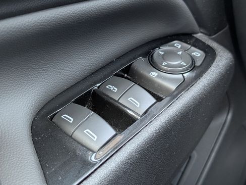 Used 2024 Chevrolet Equinox Premier image 21