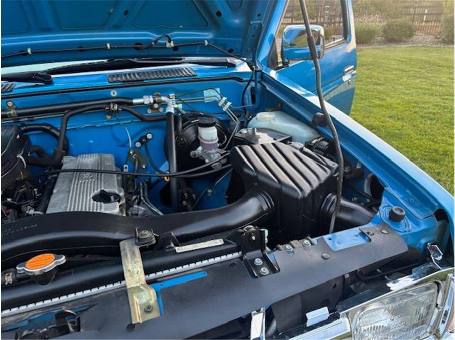 Used 1997 Nissan Pickup 4x4 King Cab image 14