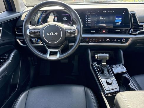 Used 2025 Kia Sportage EX image 18