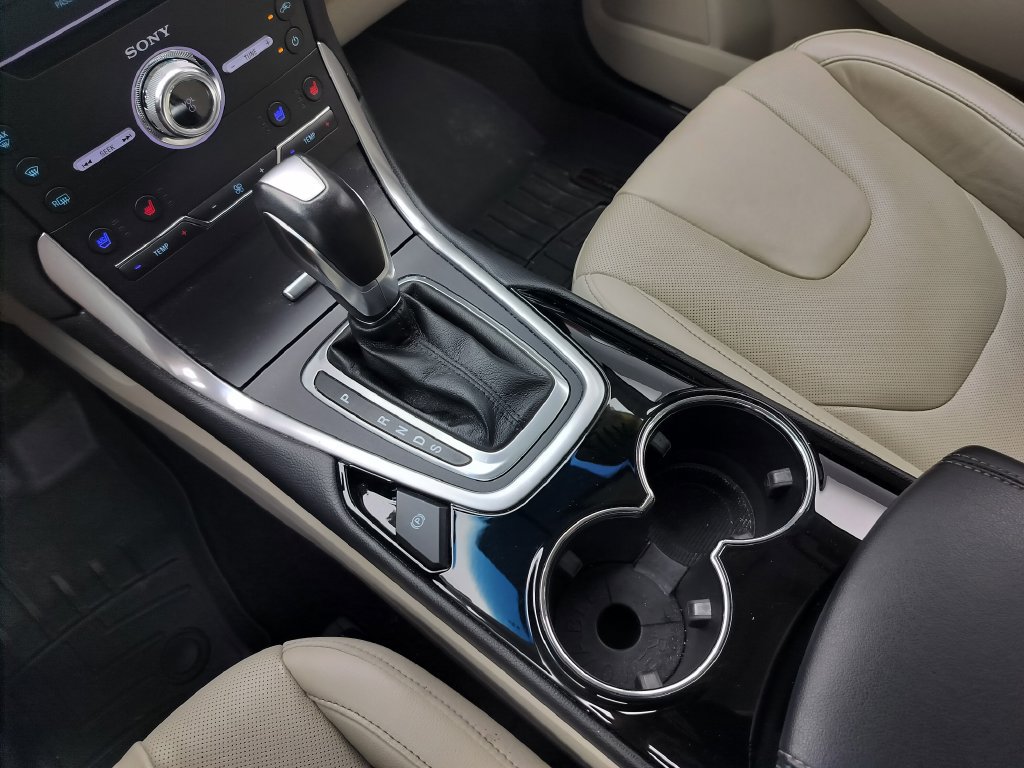 Used 2018 Ford Edge Titanium w/ Equipment Group 301A FWD image 18