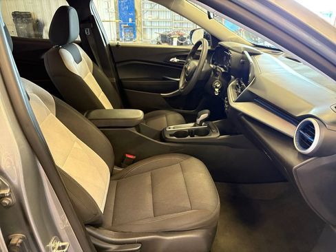 Used 2024 Chevrolet Trax LS FWD image 42