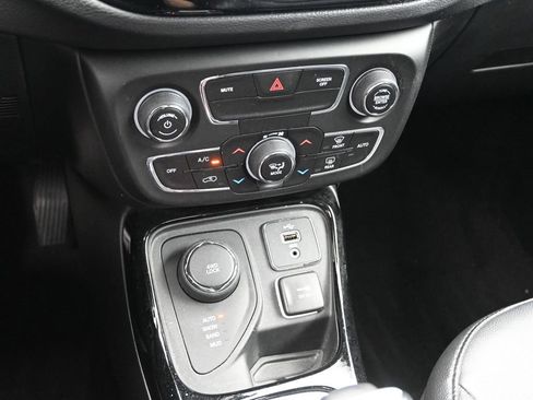 Used 2018 Jeep Compass Limited image 18