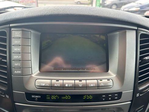 Used 2004 Toyota Land Cruiser AWD/4WD image 25