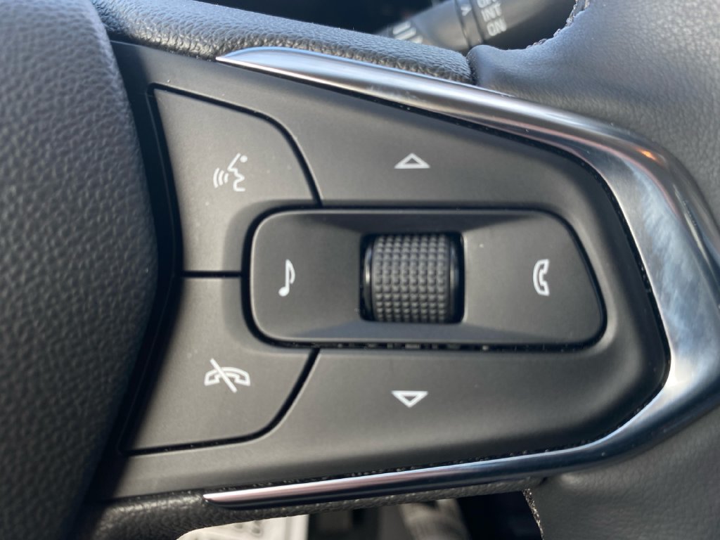 Used 2024 Chevrolet Trax LT w/ Sunroof Package FWD image 22