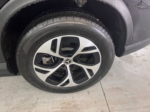 Used 2025 Mercedes-Benz GLC 350e 4MATIC image 24