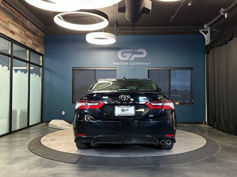 Used 2021 Toyota Camry SE FWD image 4