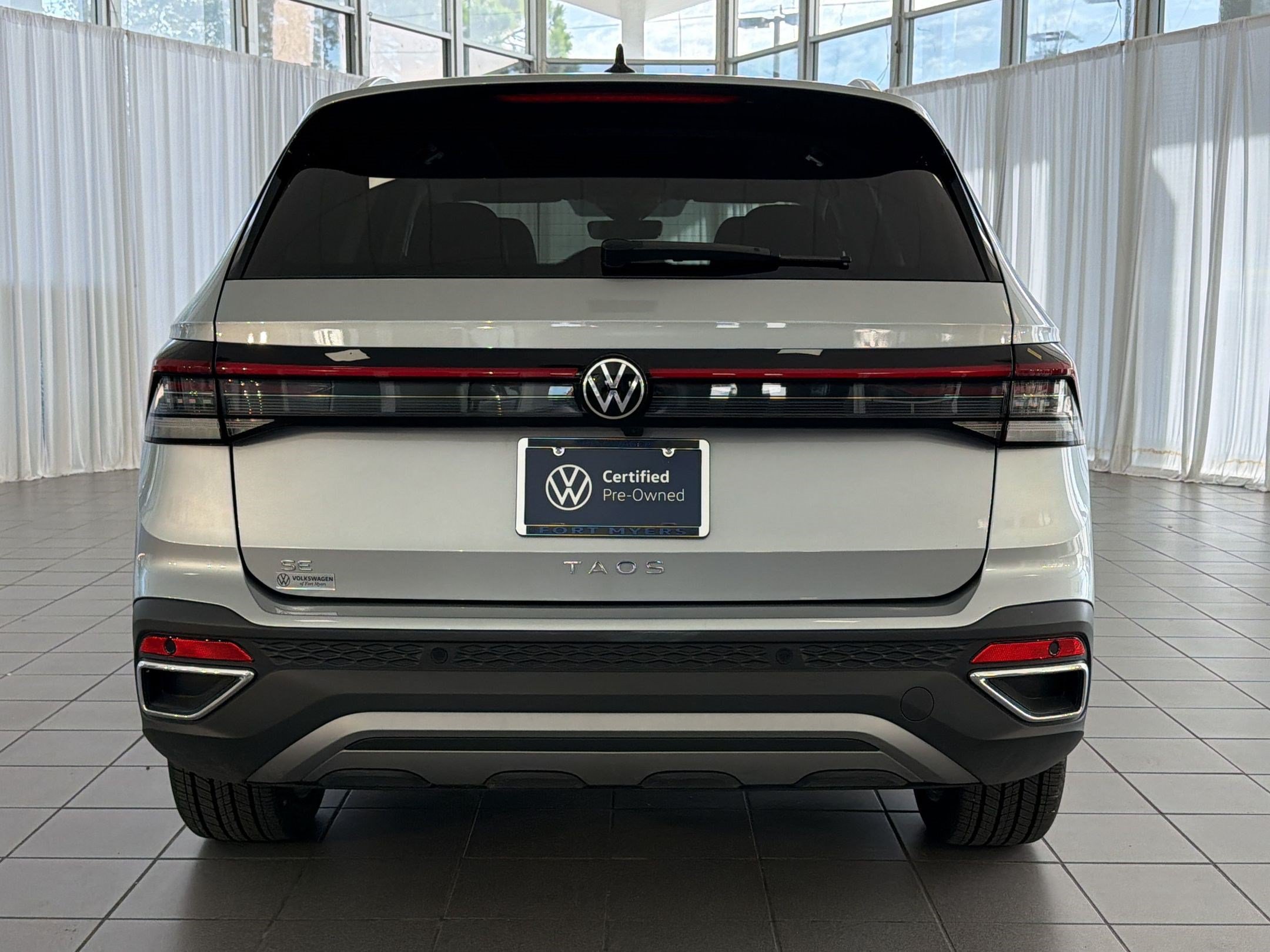 Certified 2026 Volkswagen Taos SE FWD image 10