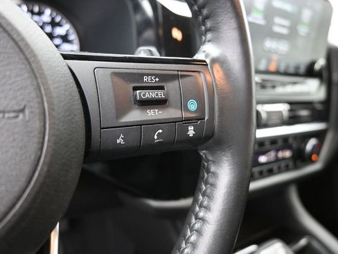 Used 2022 Nissan Pathfinder SL image 7