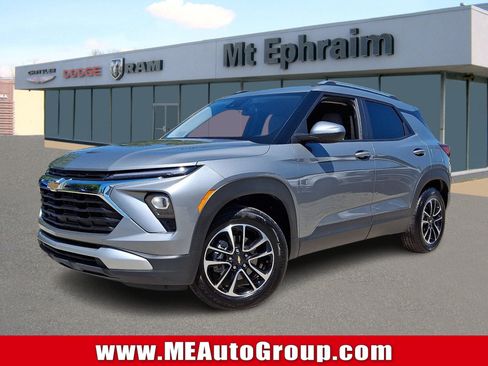 Used 2025 Chevrolet TrailBlazer LT FWD image 1
