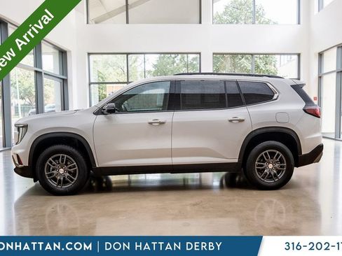 Used 2025 GMC Acadia Elevation FWD image 2