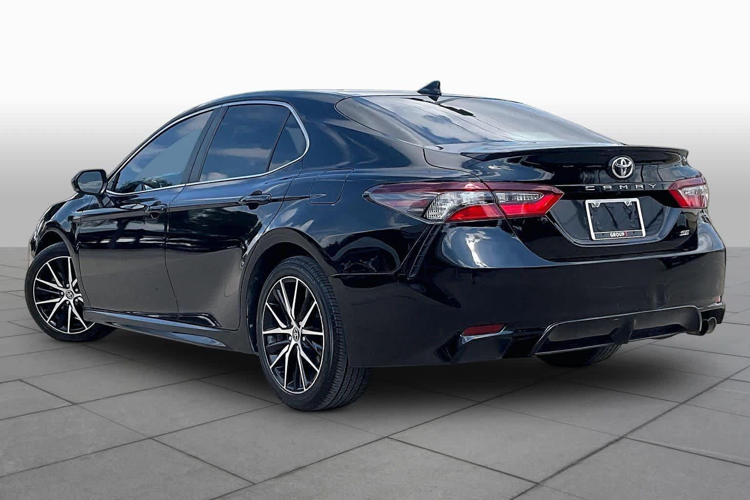 Used 2022 Toyota Camry SE FWD image 12