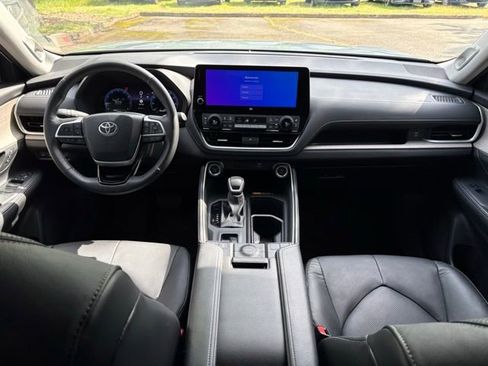 Used 2024 Toyota Grand Highlander AWD image 18