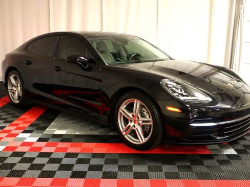 Used 2019 Porsche Panamera w/ Premium Package Plus image 2