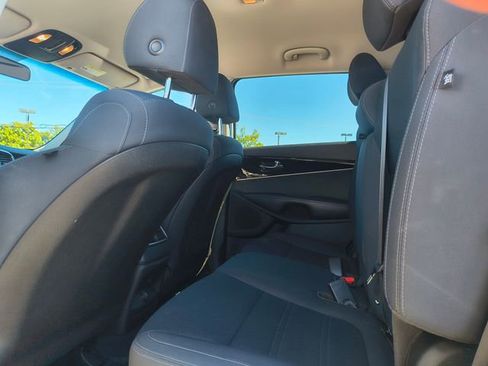 Used 2019 Kia Sorento L image 21