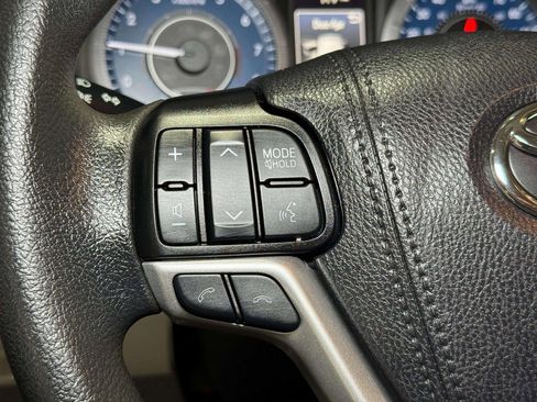 Used 2020 Toyota Sienna L image 8