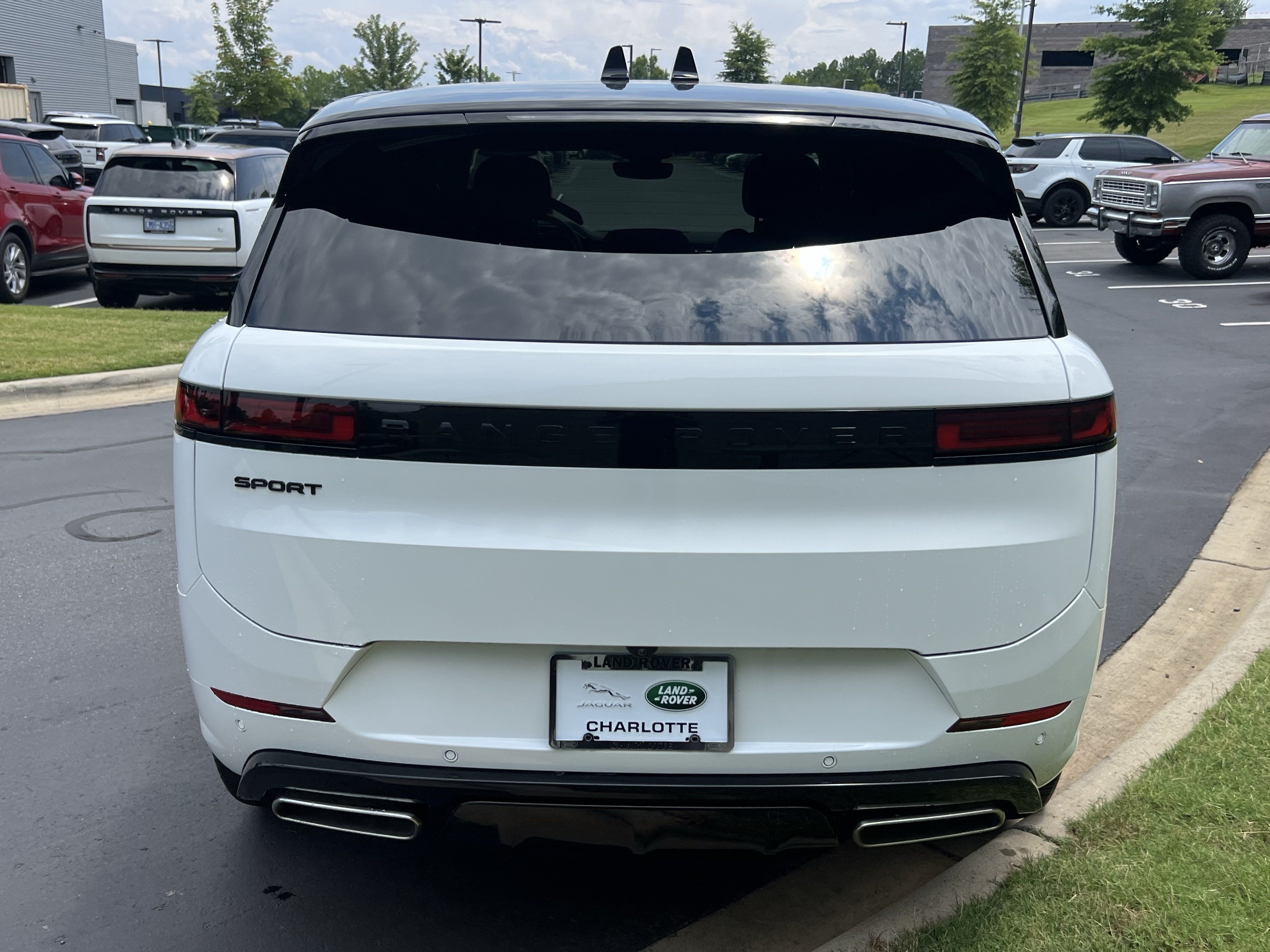 New 2026 Land Rover Range Rover Sport Dynamic SE AWD/4WD image 6