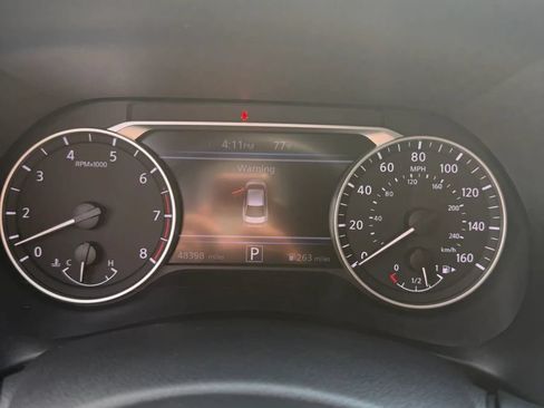 Used 2024 Nissan Sentra SV FWD image 11