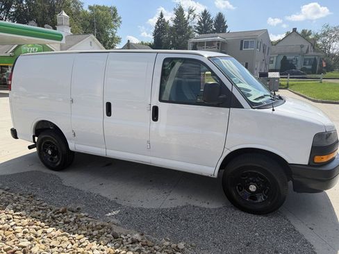 Used 2019 Chevrolet Express 2500 RWD image 7