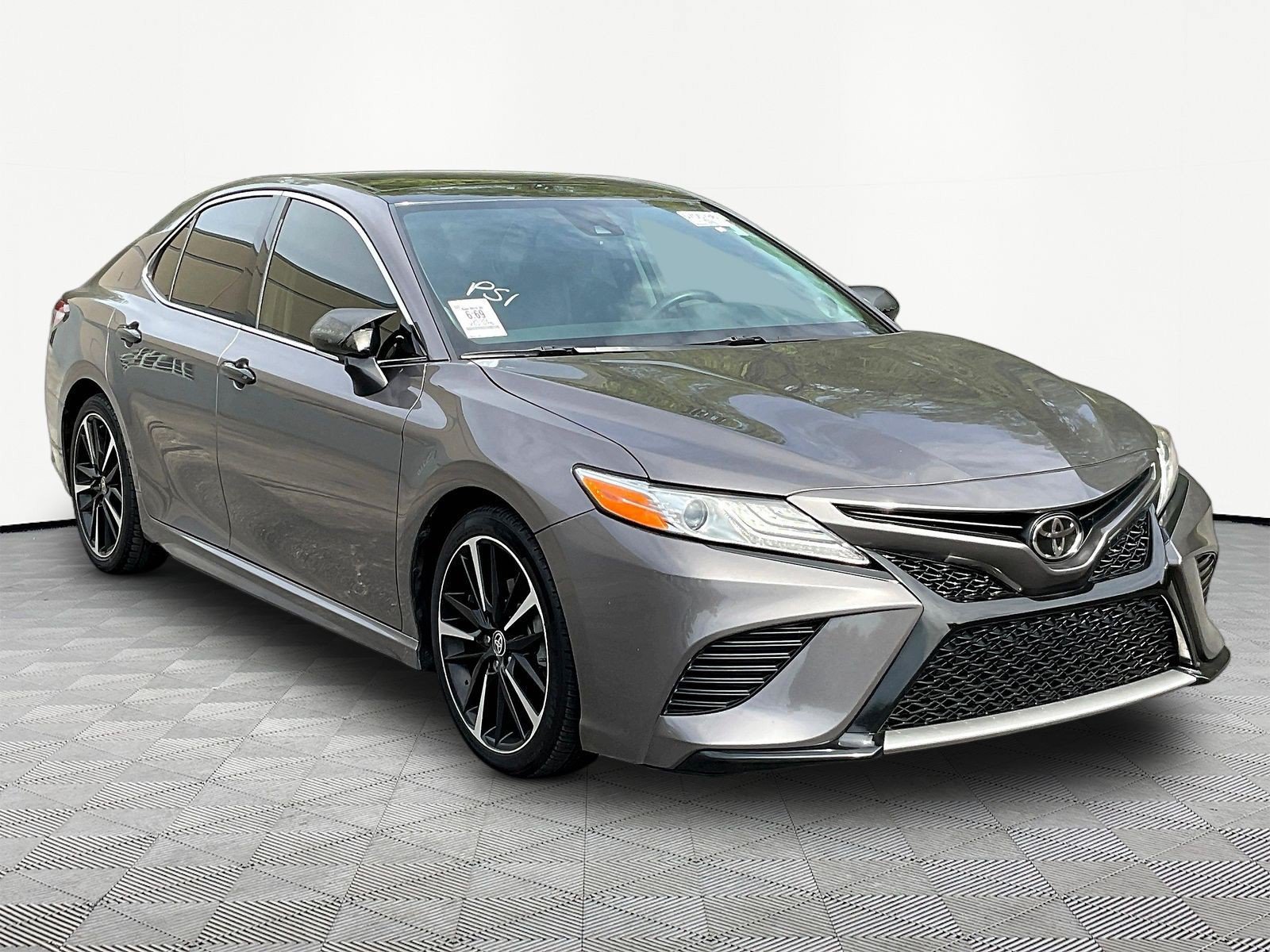 Used 2020 Toyota Camry XSE FWD image 3