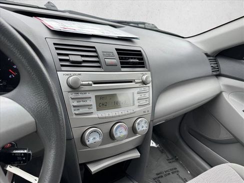 Used 2011 Toyota Camry LE FWD image 13