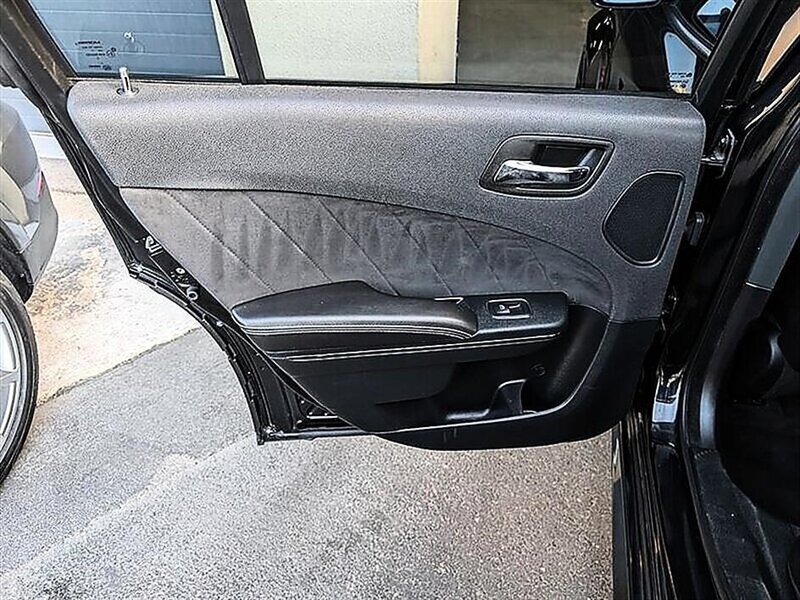 Used 2018 Dodge Charger SRT Hellcat w/ Harman/Kardon Audio Group RWD image 25