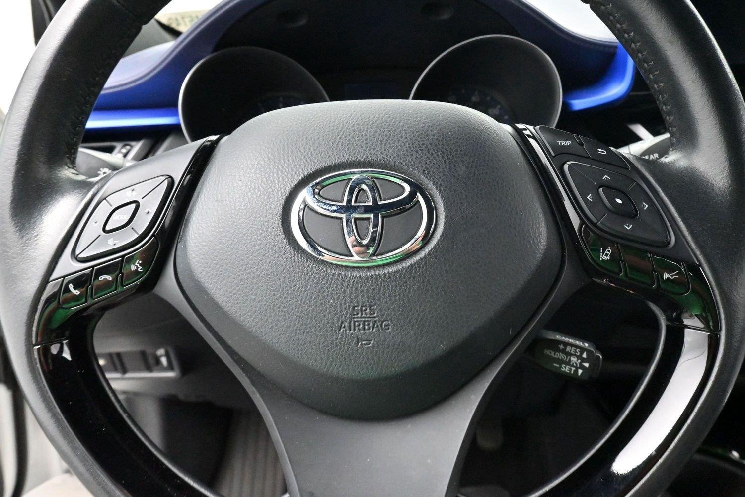 Used 2022 Toyota C-HR XLE FWD image 15