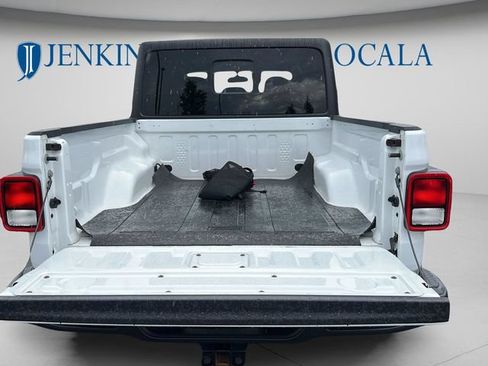 Used 2022 Jeep Gladiator Sport AWD/4WD image 12