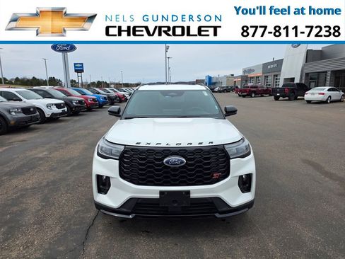 Used 2025 Ford Explorer ST AWD/4WD image 2