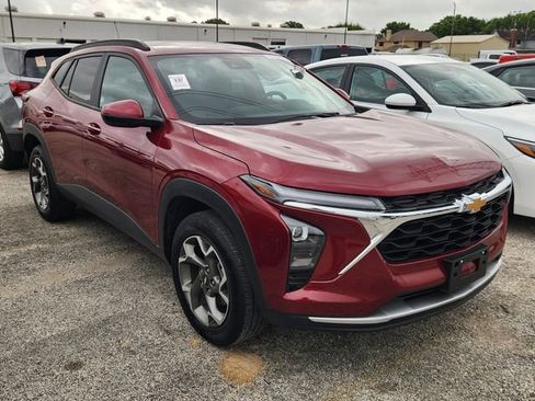 Used 2025 Chevrolet Trax LT w/ LT Convenience Package image 1