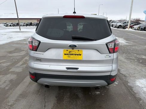 Used 2017 Ford Escape SE image 6
