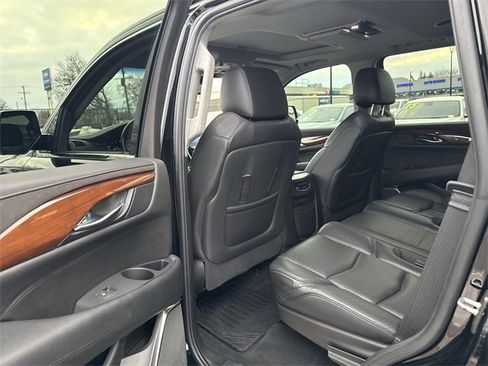 Used 2018 Cadillac Escalade Luxury image 14