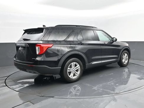 Used 2023 Ford Explorer XLT w/ Equipment Group 202A AWD/4WD image 24