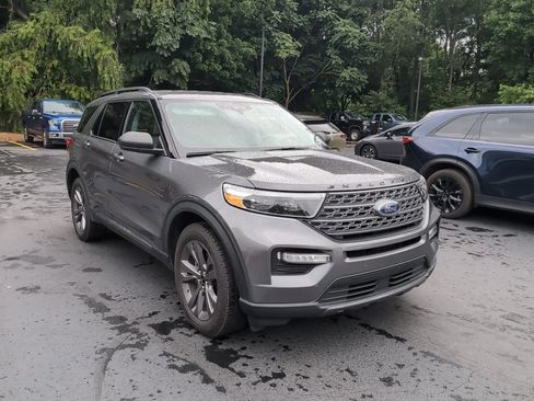Used 2021 Ford Explorer XLT w/ Equipment Group 202A AWD/4WD image 2